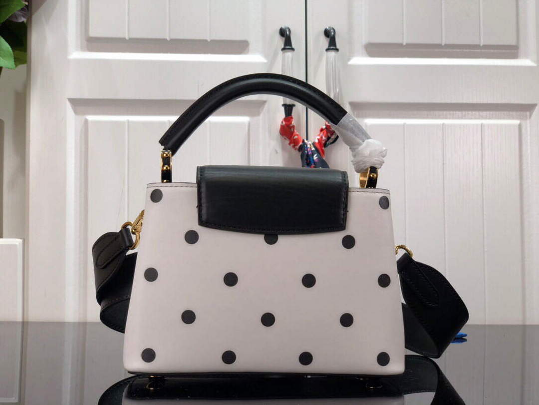 LV M20373 Louis Vuitton Capucines Mini Bag