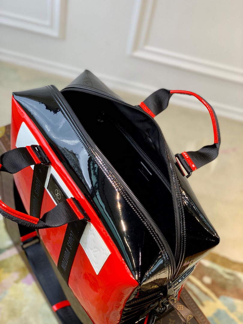 LV M58755 Louis Vuitton Neo Porte Documents Voyage Black red