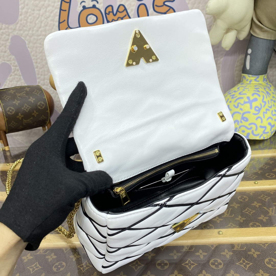 LV M22890 Louis Vuitton GO-14 MM Bag White/Black