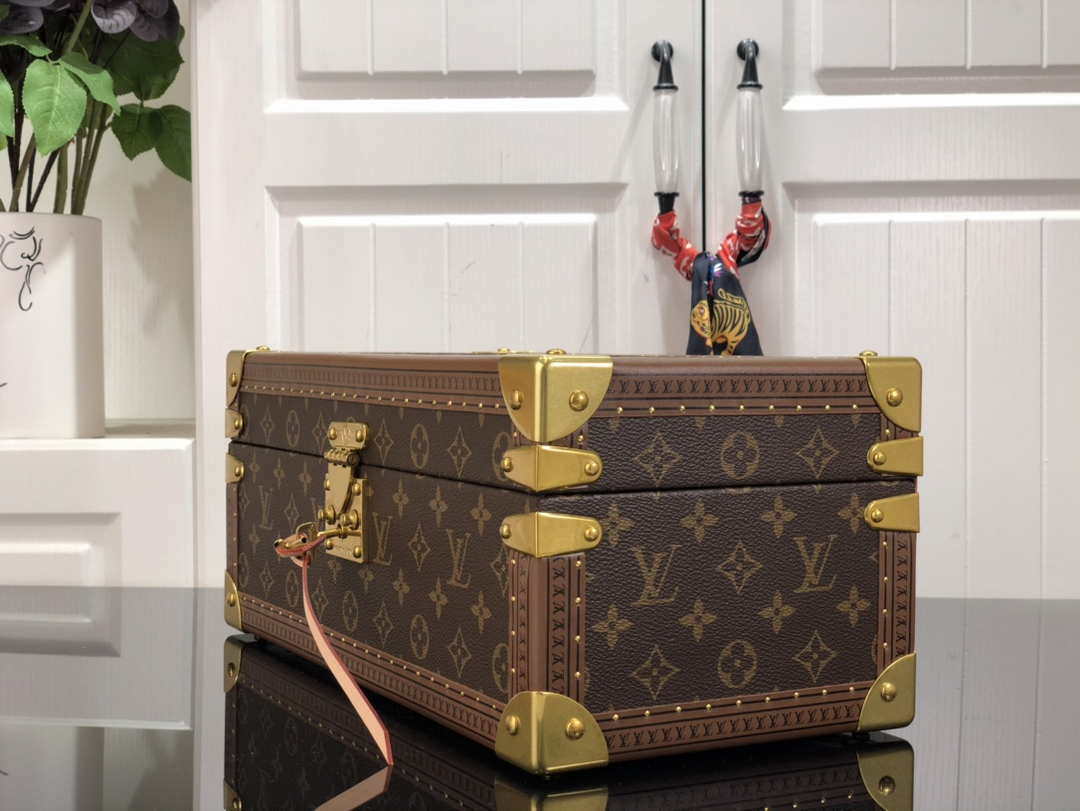 Louis Vuitton LV M20209 Coffret Accessoires Monogram Red