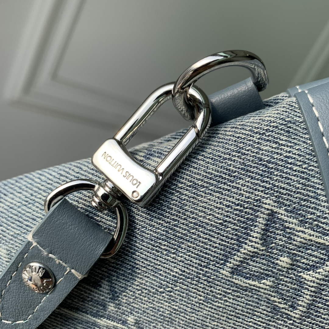 LV M82313 Louis Vuitton Pochette To-Go Bag