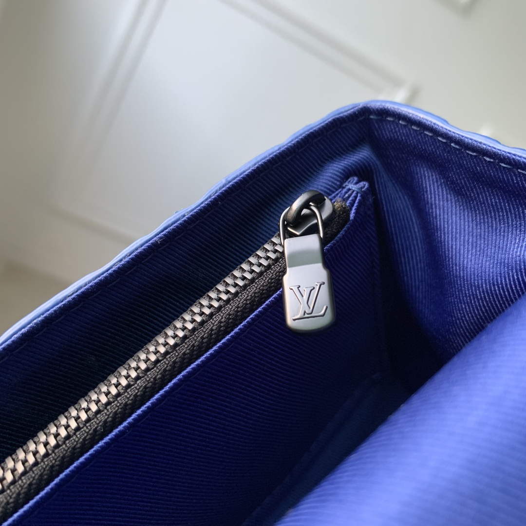 LV M82571 Louis Vuitton Steamer Wearable Wallet Racing Blue