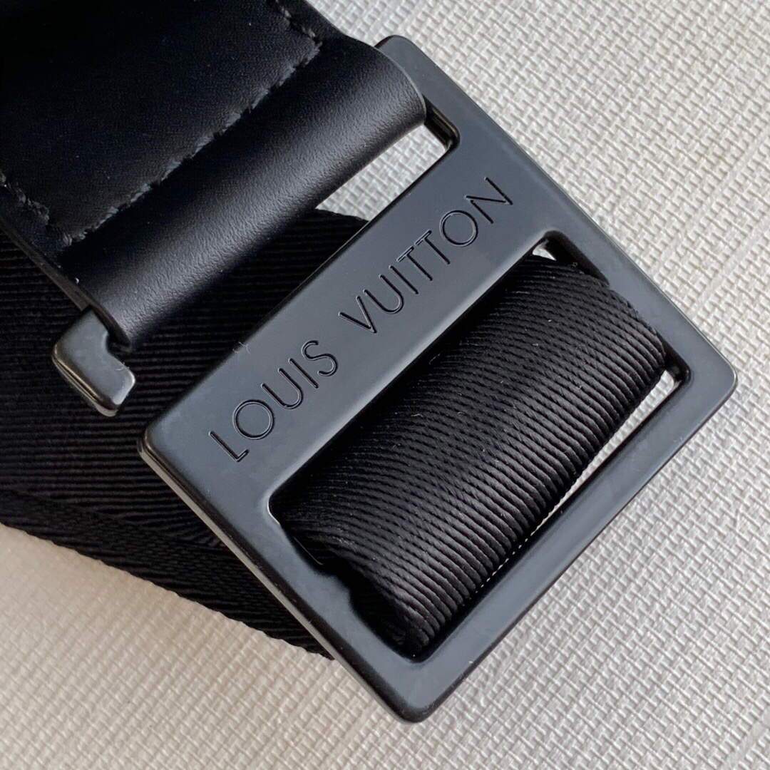 LV M57952 Louis Vuitton Trunk Slingbag Black