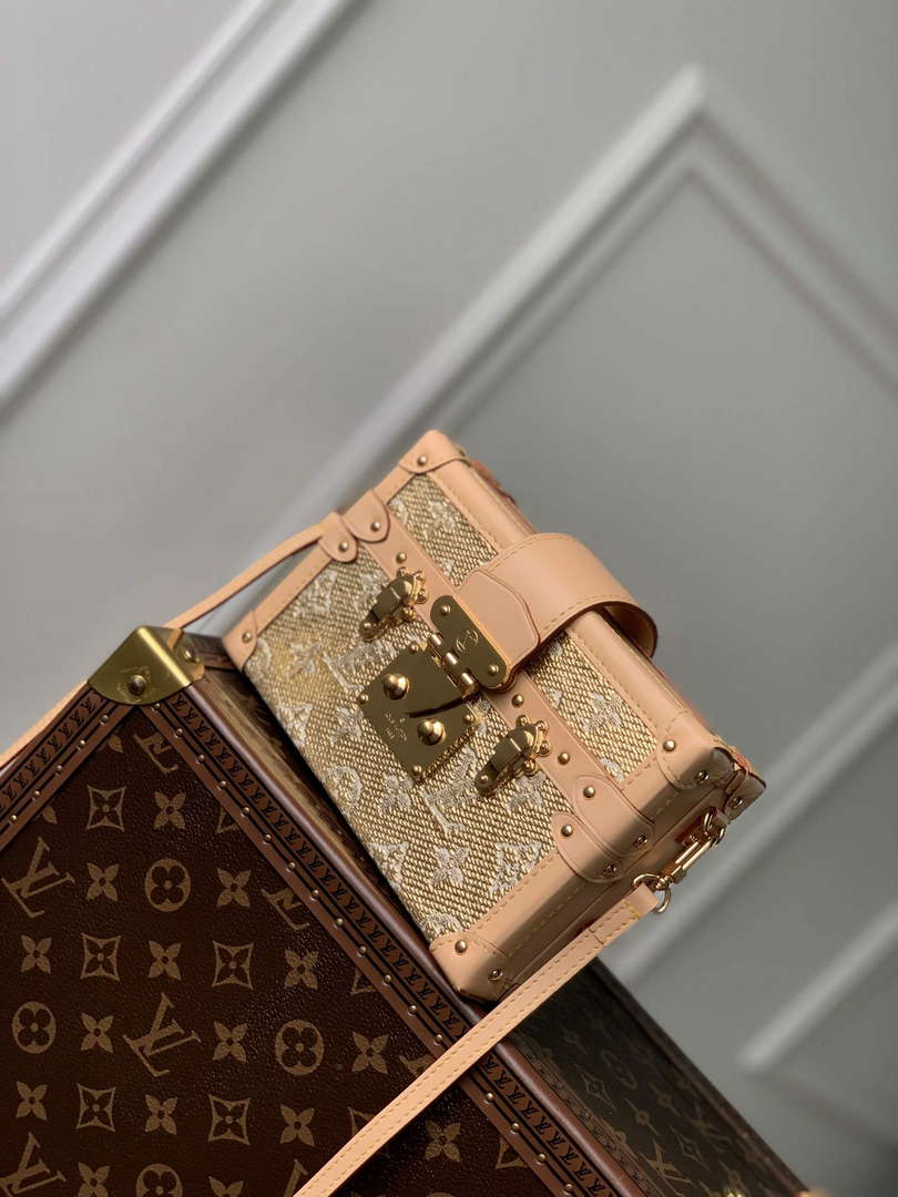 LV M22882 Louis Vuitton Petite Malle Handbag Beige