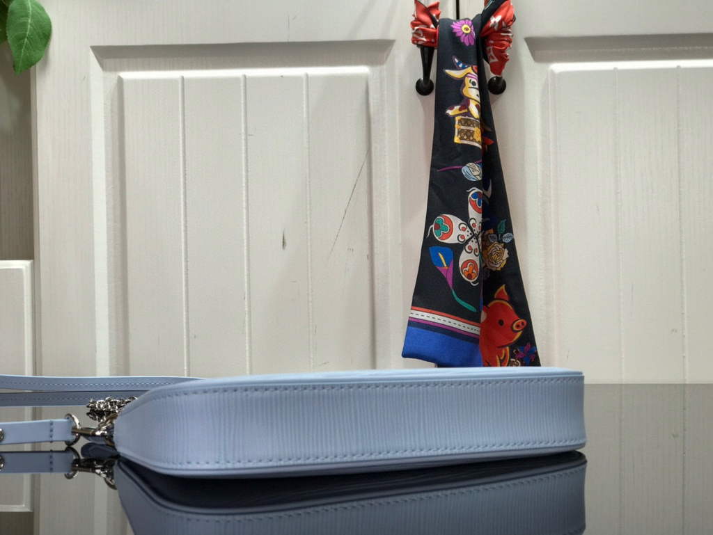 Louis Vuitton M80471 LV M80483 Easy Pouch On Strap Blue