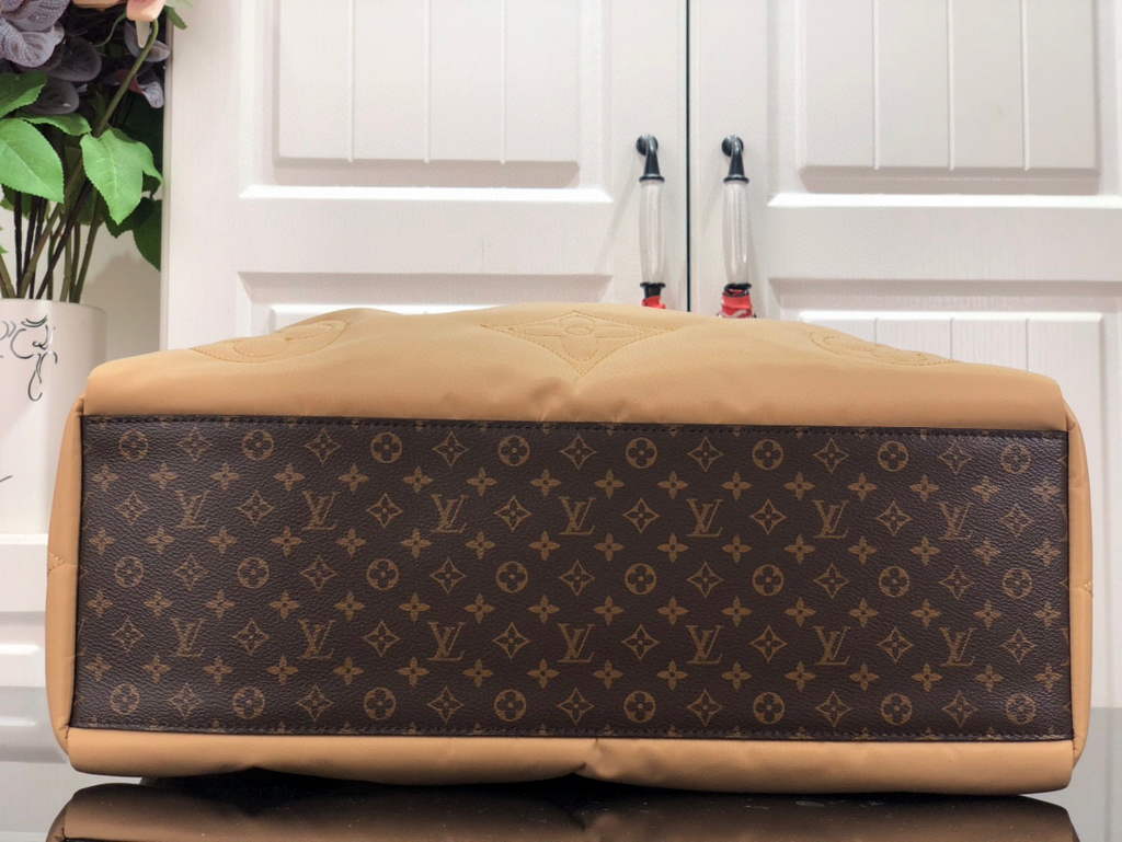 Louis Vuitton M59007 LV M59005 Onthego GM Bag Beige