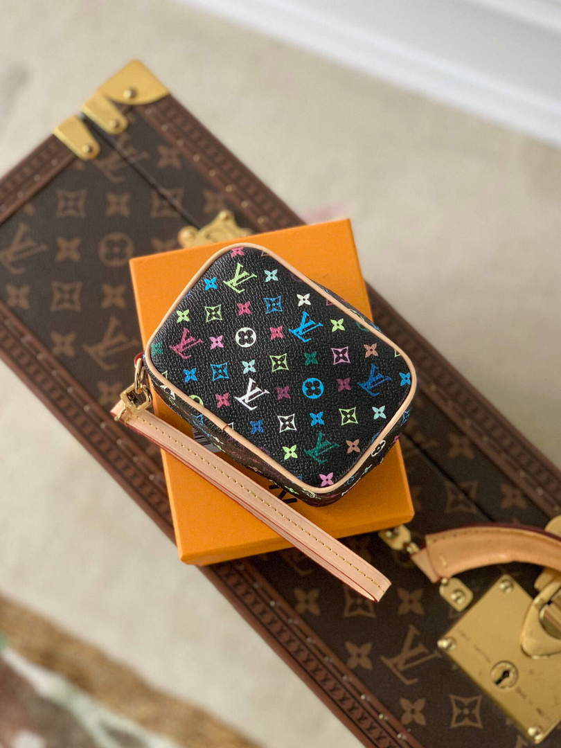 LV M81339 Louis Vuitton Wapity Case Bag Black
