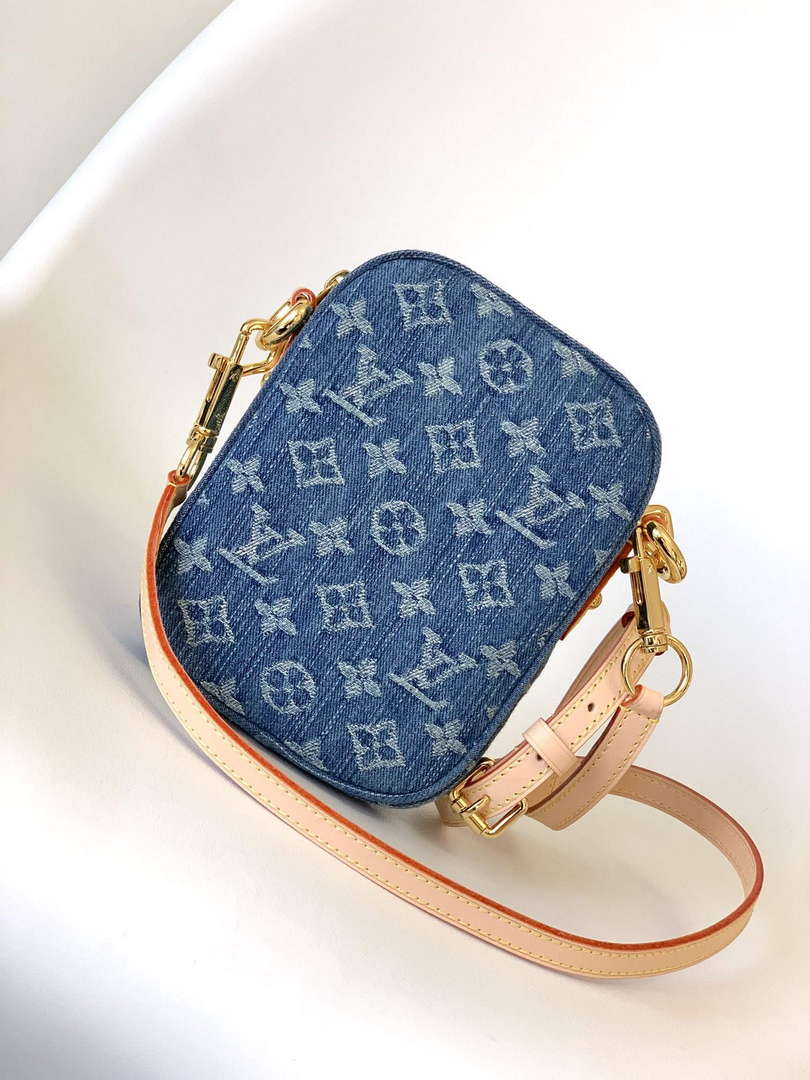 LV M82948 Louis Vuitton Fairfax Pochette Monogram Denim