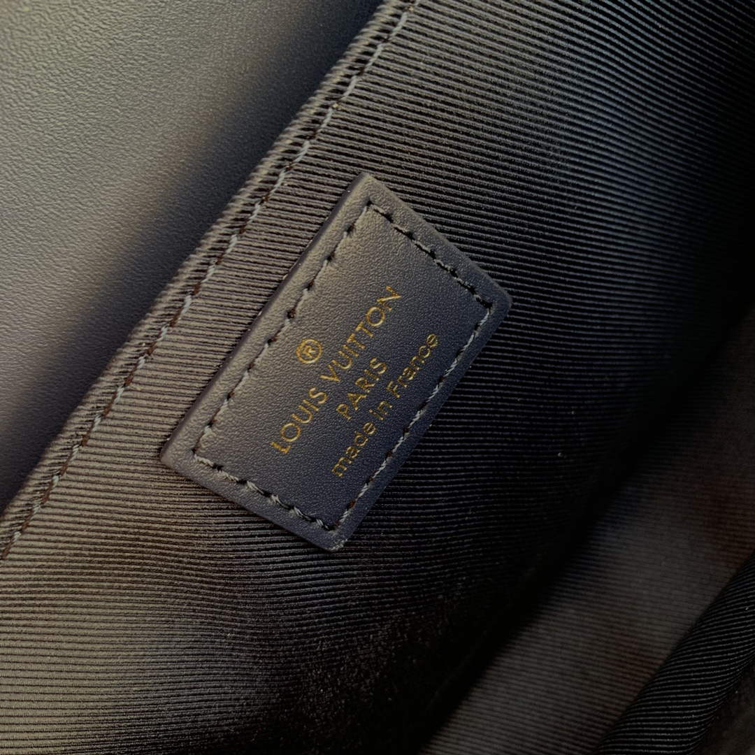 LV M22834 Louis Vuitton Pochette M��tis East West Handbag Blue