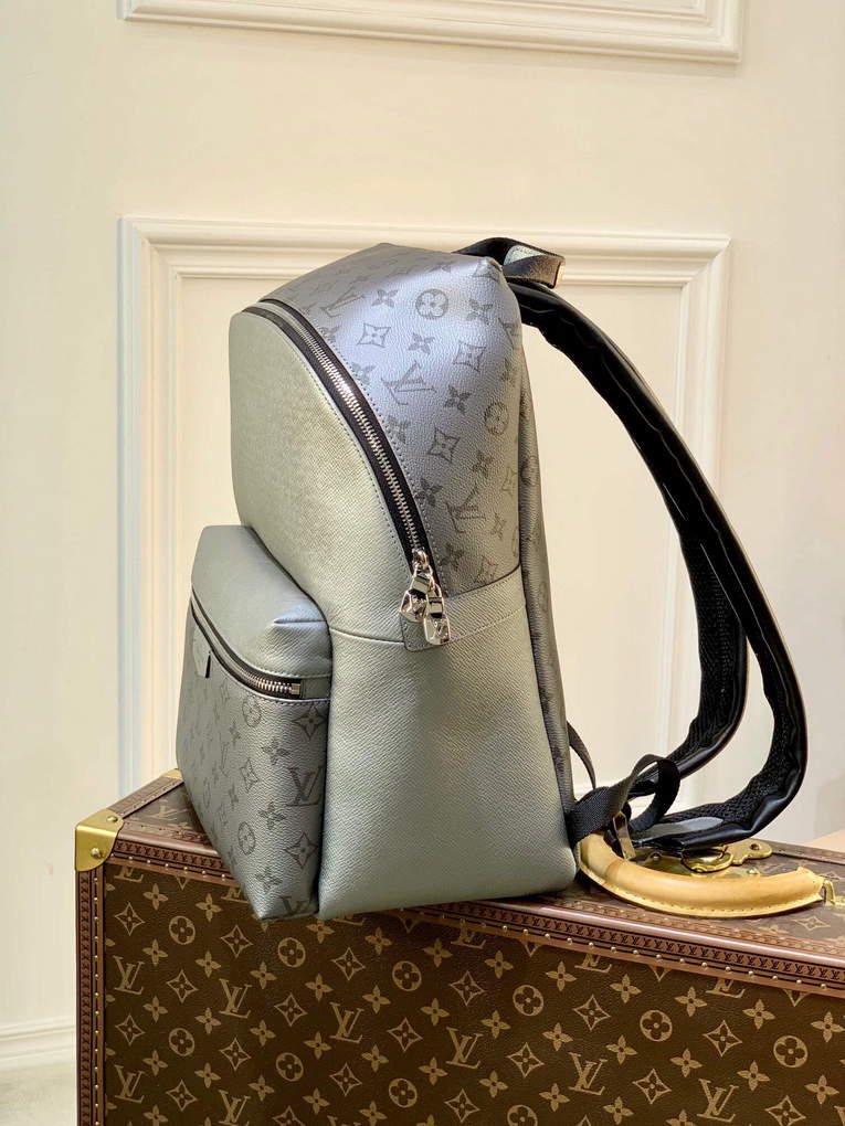LV M30835 Louis Vuitton Discovery Backpack PM Silver