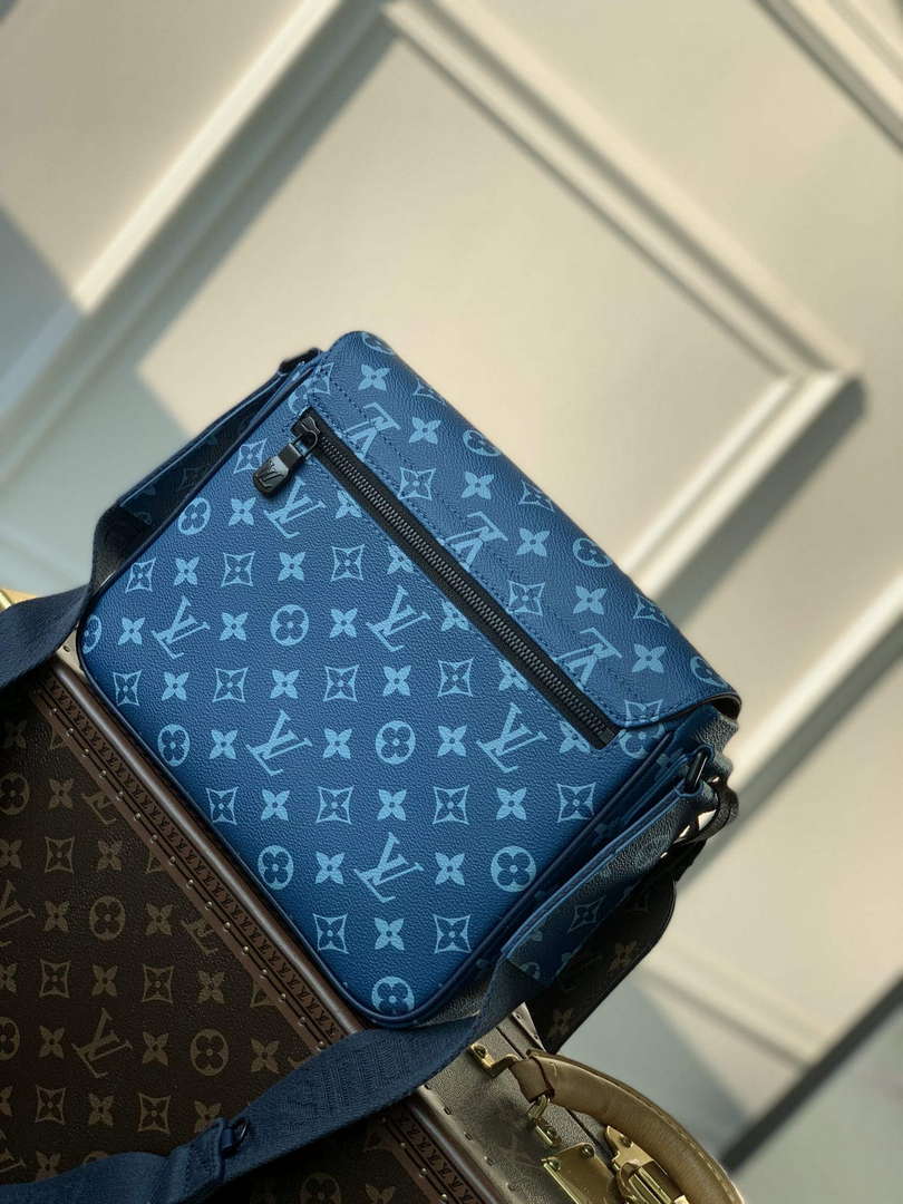 LV M23785 Louis Vuitton District PM Messenger Bag Atlantic Blue
