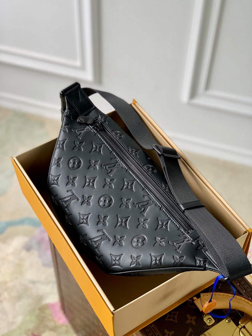 LV M44388 Louis Vuitton Discovery Bumbag Crossbody Black