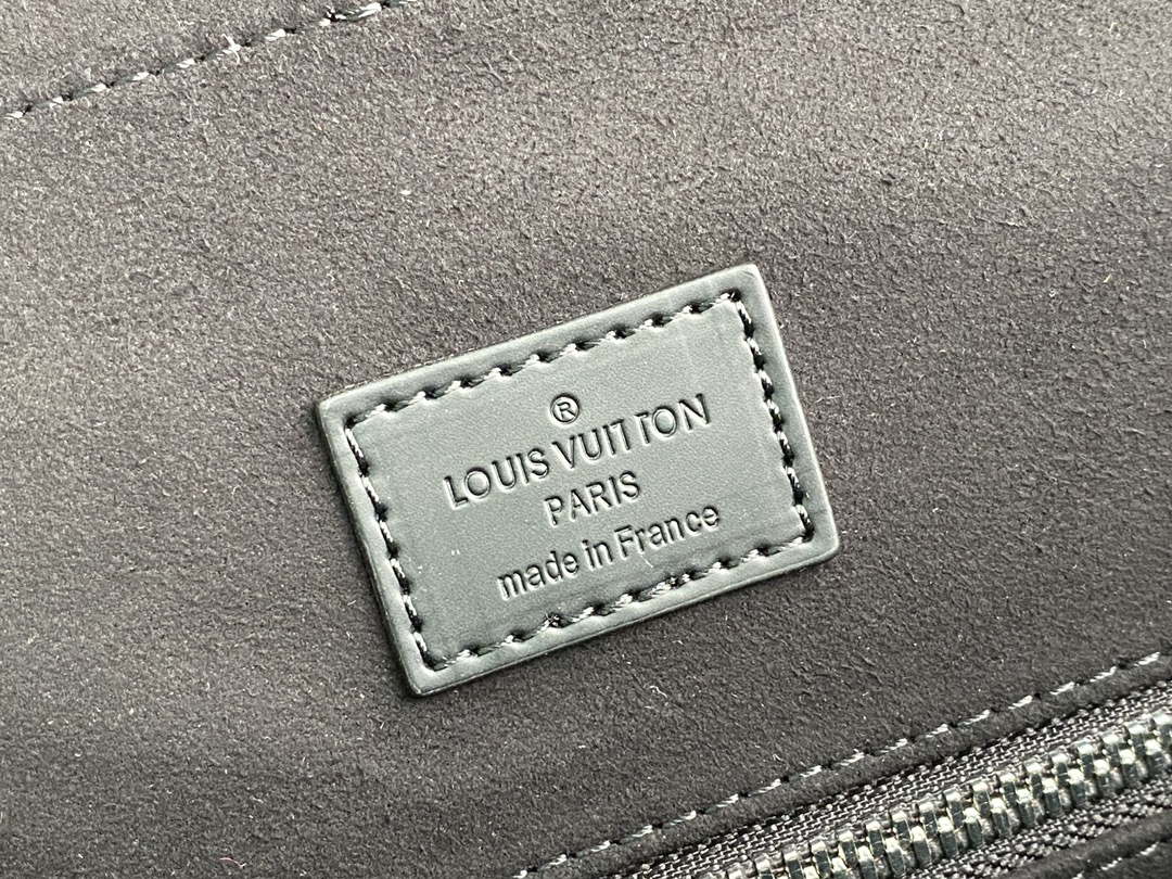 LV M50159 Louis Vuitton Christopher PM Epi Black