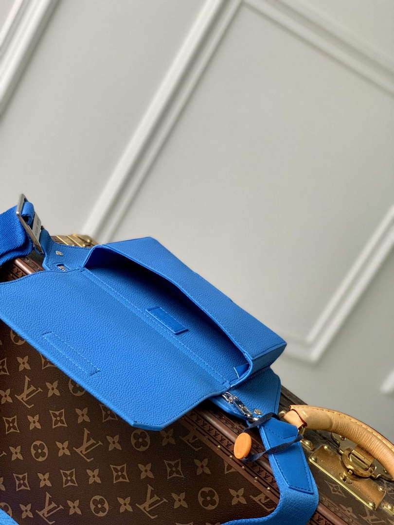LV M22665 Louis Vuitton Takeoff Slingbag Bright Blue
