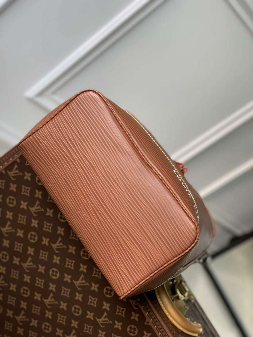LV M23117 Louis Vuitton Maxi No�� Sling Bag Cognac