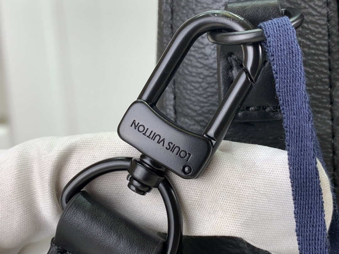 LV M81523 Louis Vuitton S-Lock Vertical Wearable Wallet Monogram eclipse