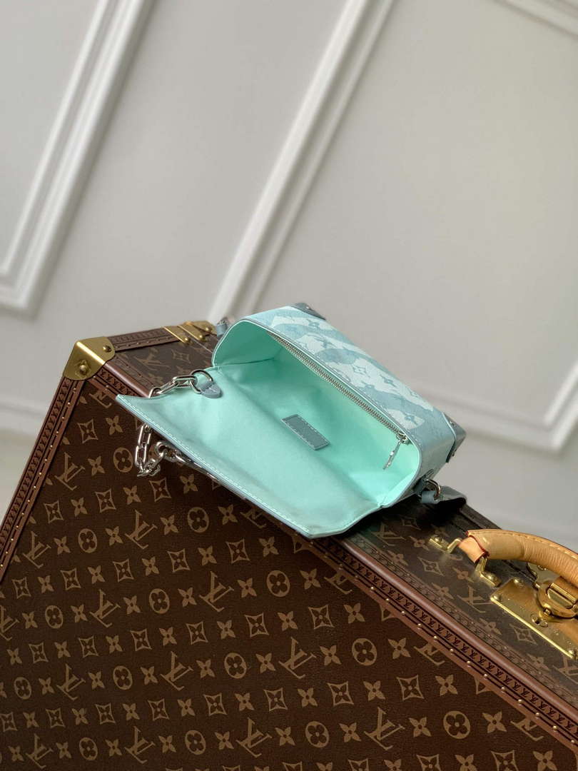 LV M22637 Louis Vuitton Steamer Wearable Wallet Crystal Blue
