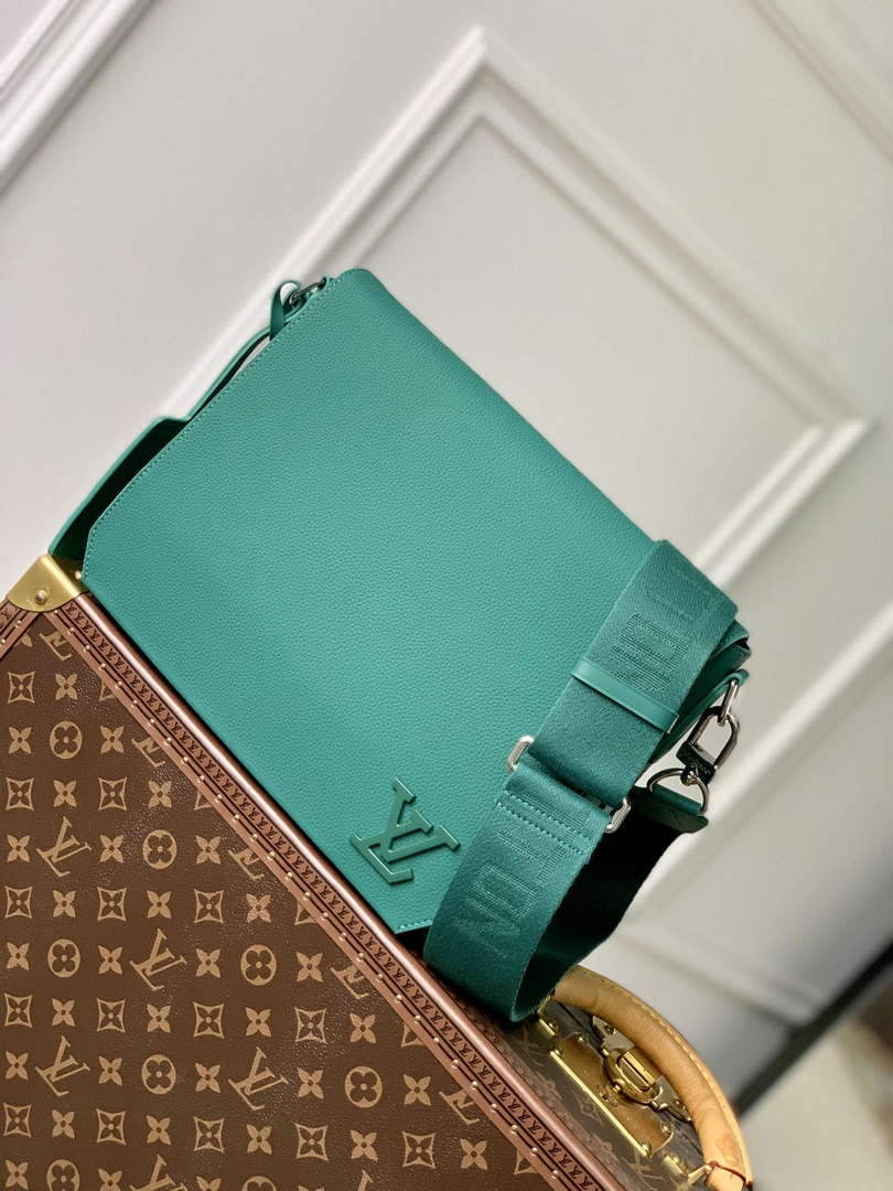LV M22505 Louis Vuitton Takeoff Messenger Bag Green