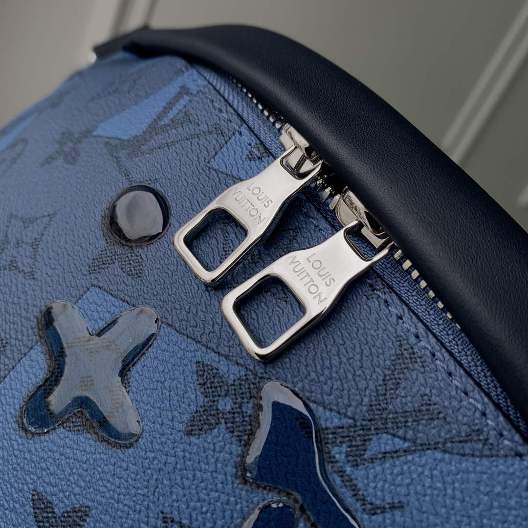 LV M22576 Louis Vuitton Discovery Bumbag Abyss Blue