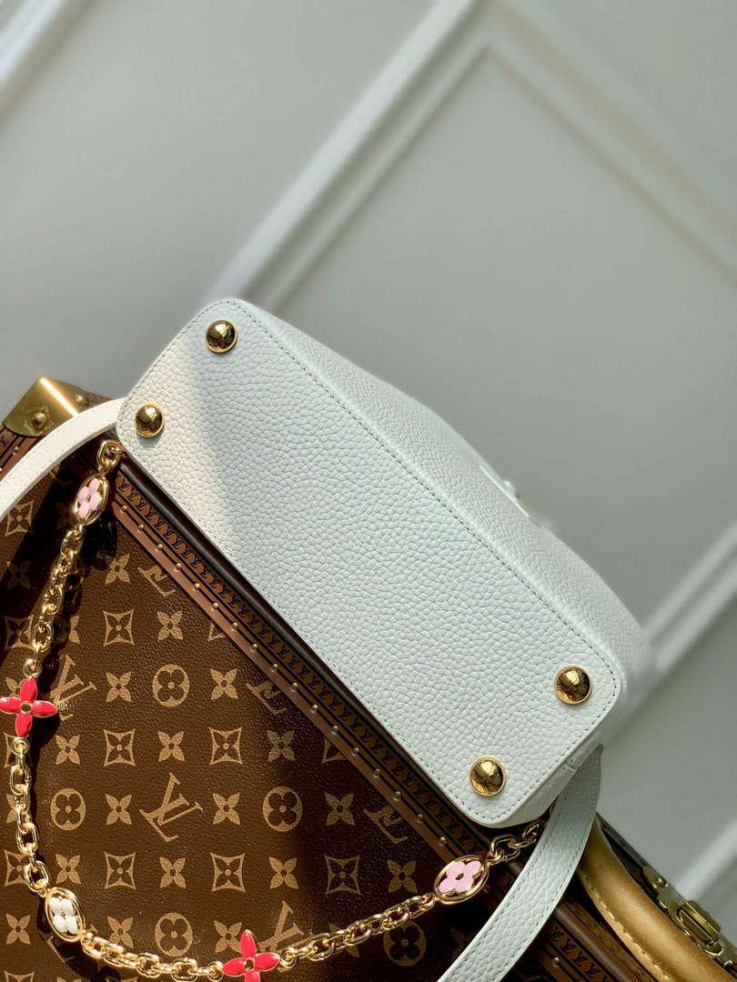 LV M22375 Louis Vuitton Capucines BB Handbag White
