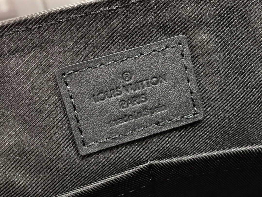 LV M57080 Louis Vuitton Messenger Bag Black Grained Calf Leather