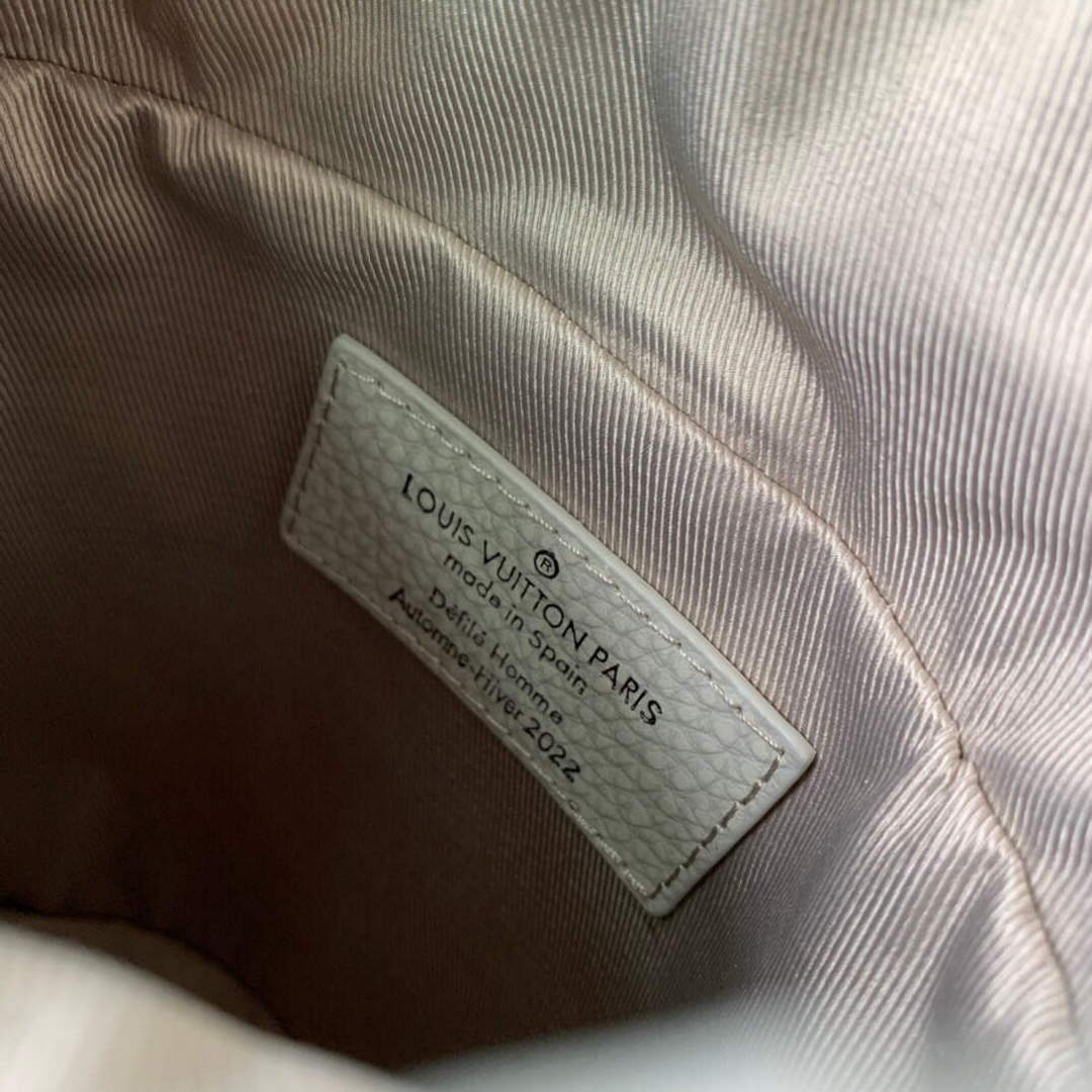 LV M81572 Louis Vuitton Chalk Pouch Bag White