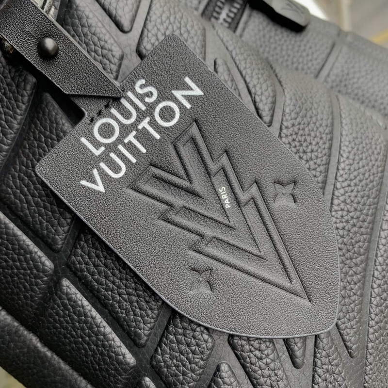 LV M21391 Louis Vuitton Discovery Backpack Black