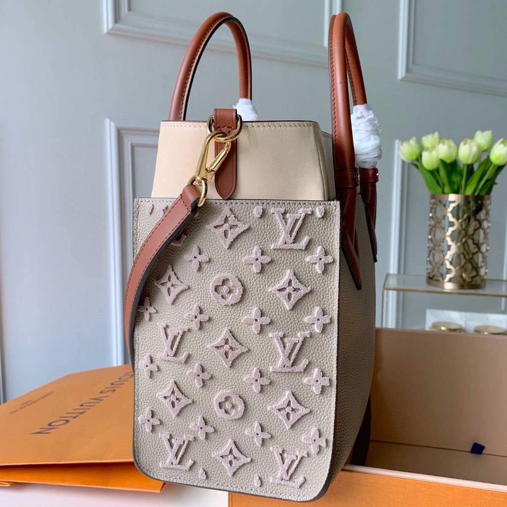 LV M53825 Louis Vuitton M53826 on My Side High end Leathers Tote bag Galet Grey