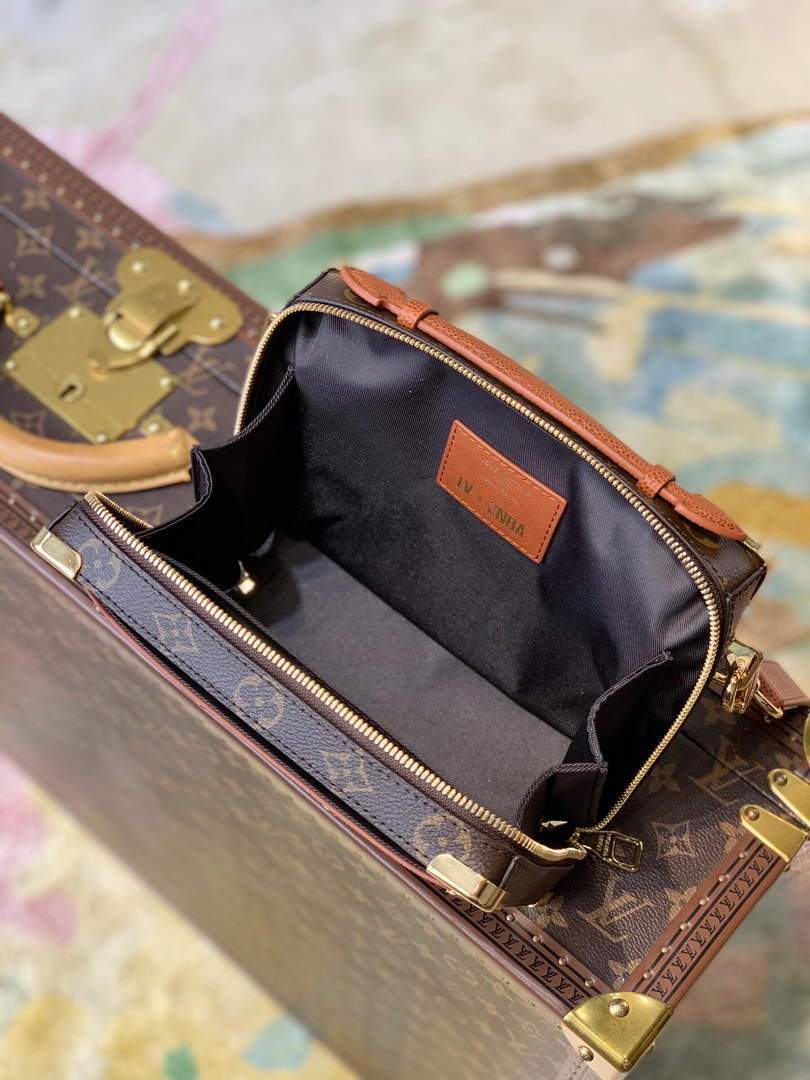 LV M45785 Louis Vuitton LVxNBA Handle Trunk Monogram