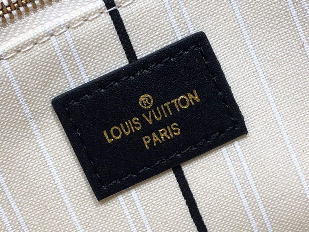 LV M59842 Louis Vuitton On My Side MM Tote Bag Black