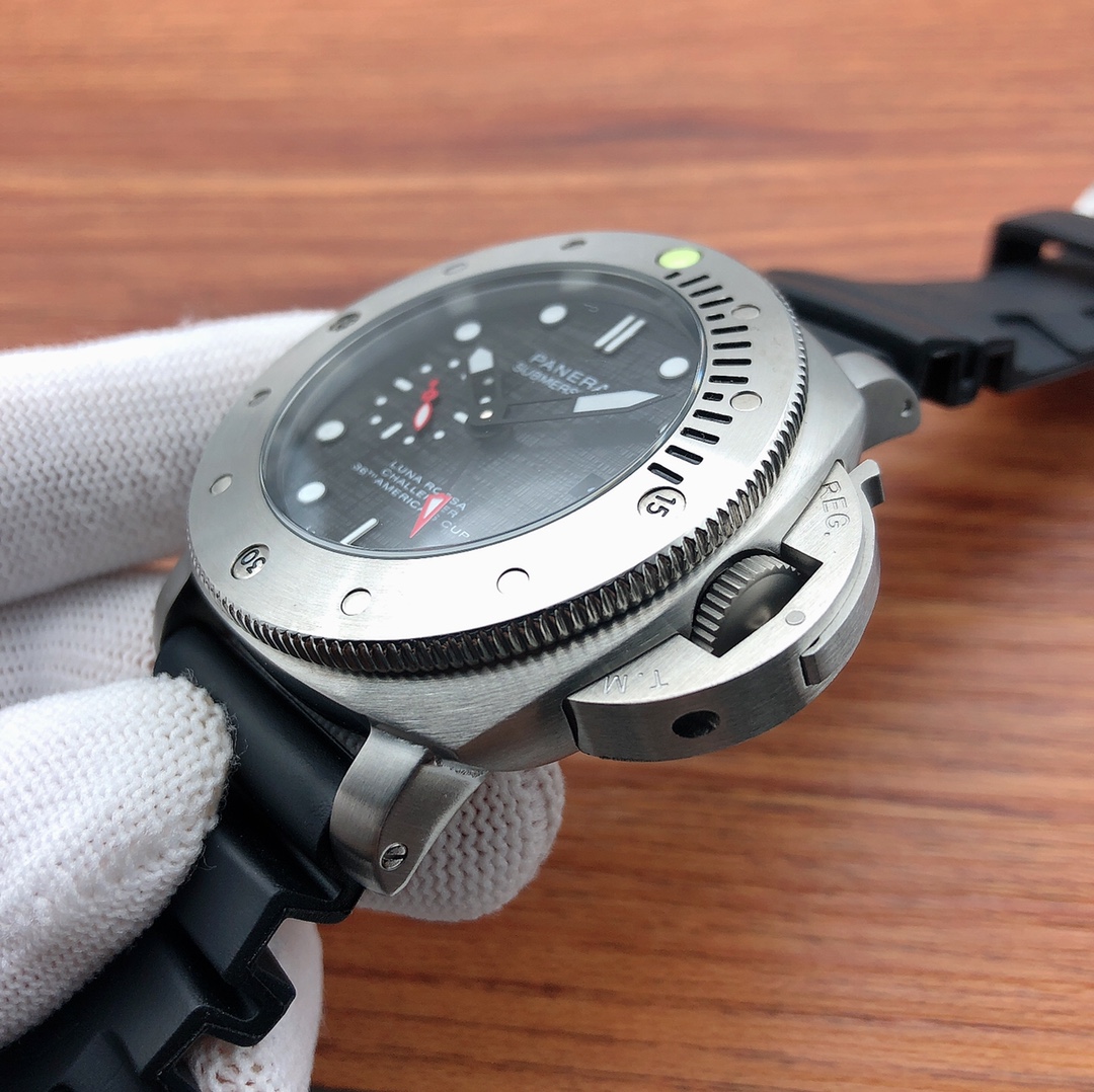 Panerai PAM00The size is 47mm in diameter.