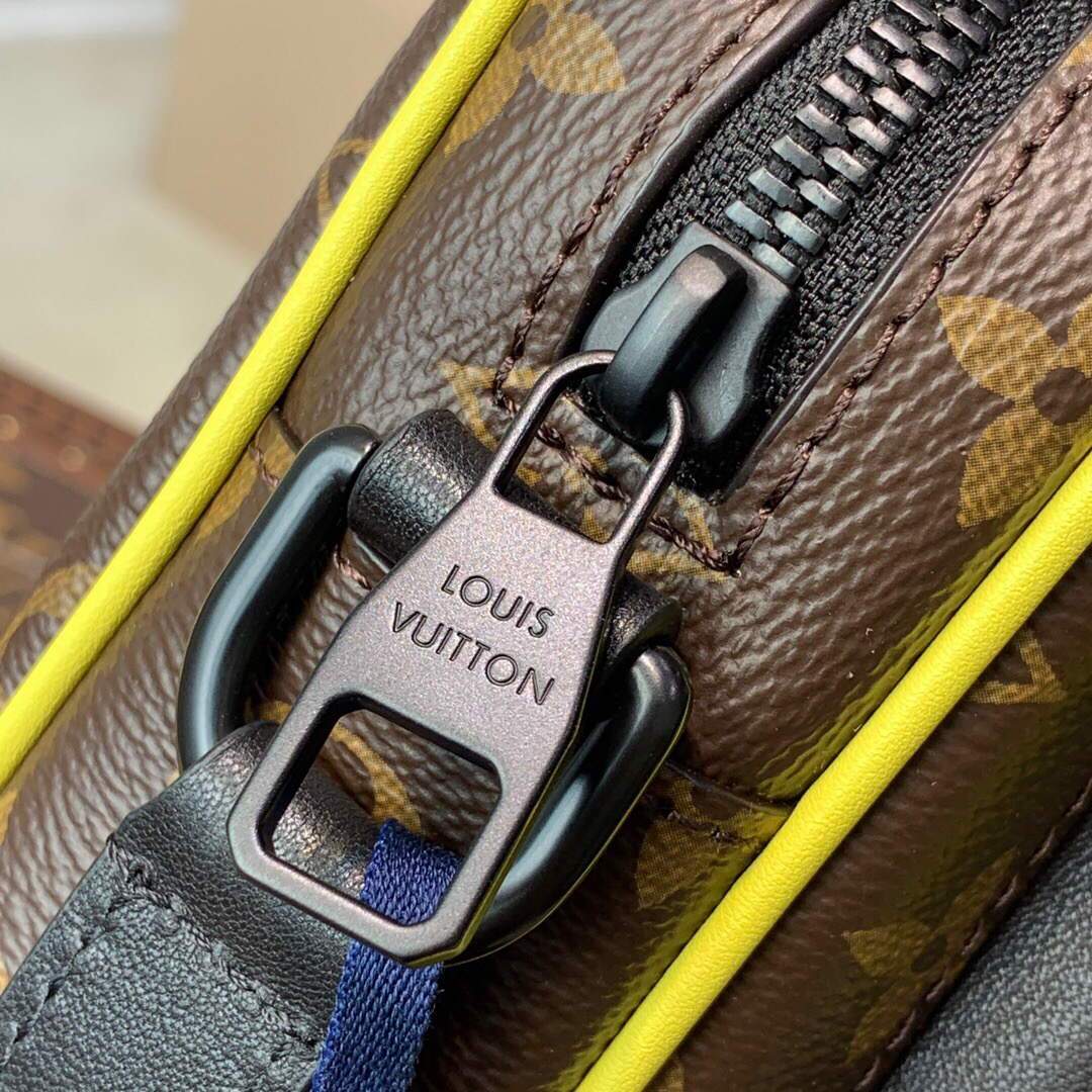 LV M69404 Louis Vuitton Christopher Wearable Wallet Monogram