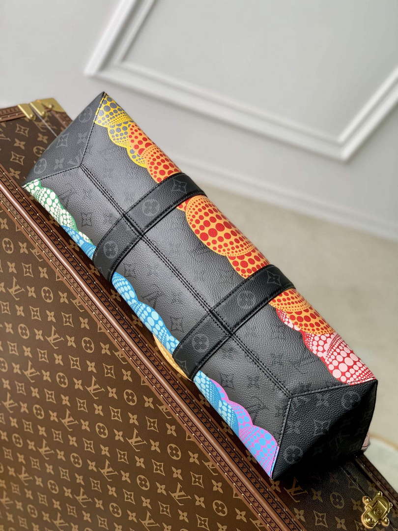 LV M46434 Louis Vuitton LV x YK Weekend Tote