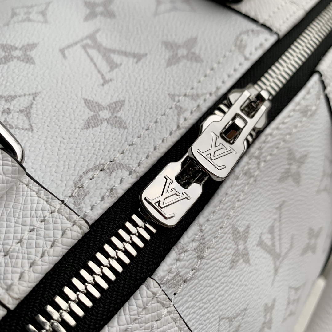 LV M30885 Louis Vuitton Keepall Bandouli��re 50 Bag Optic White