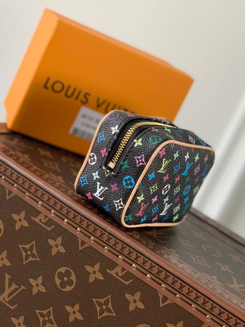 LV M81339 Louis Vuitton Wapity Case Bag Black