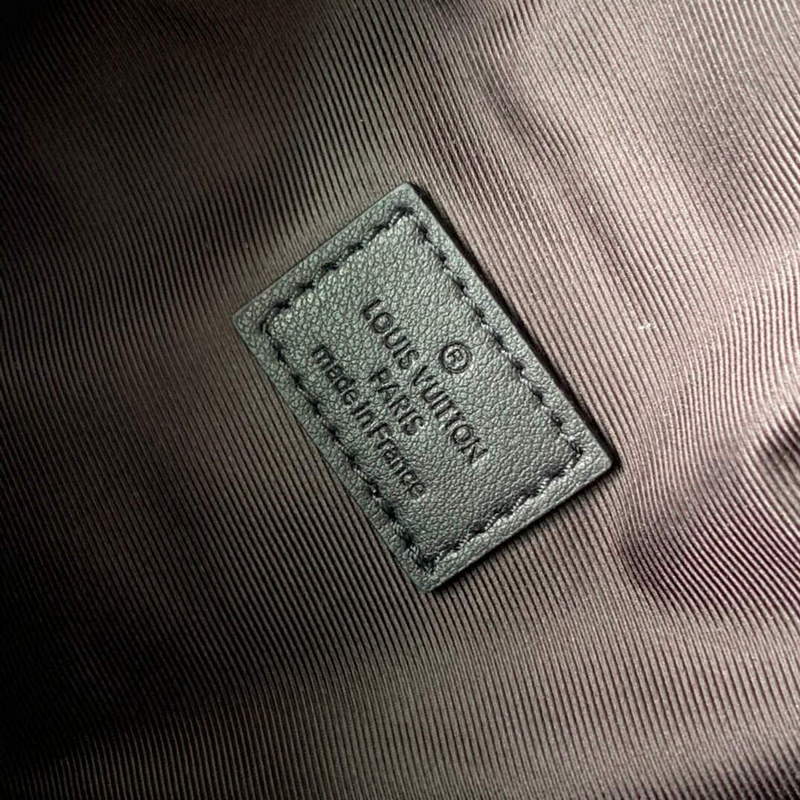 LV M46035 Louis Vuitton Discovery Bumbag PM Black