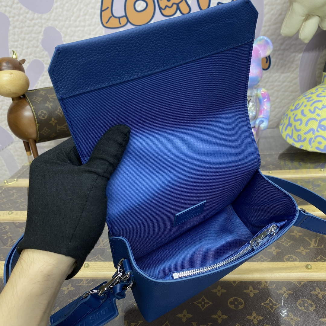 LV M82804 Louis Vuitton Fastline Wearable Wallet Dark Blue