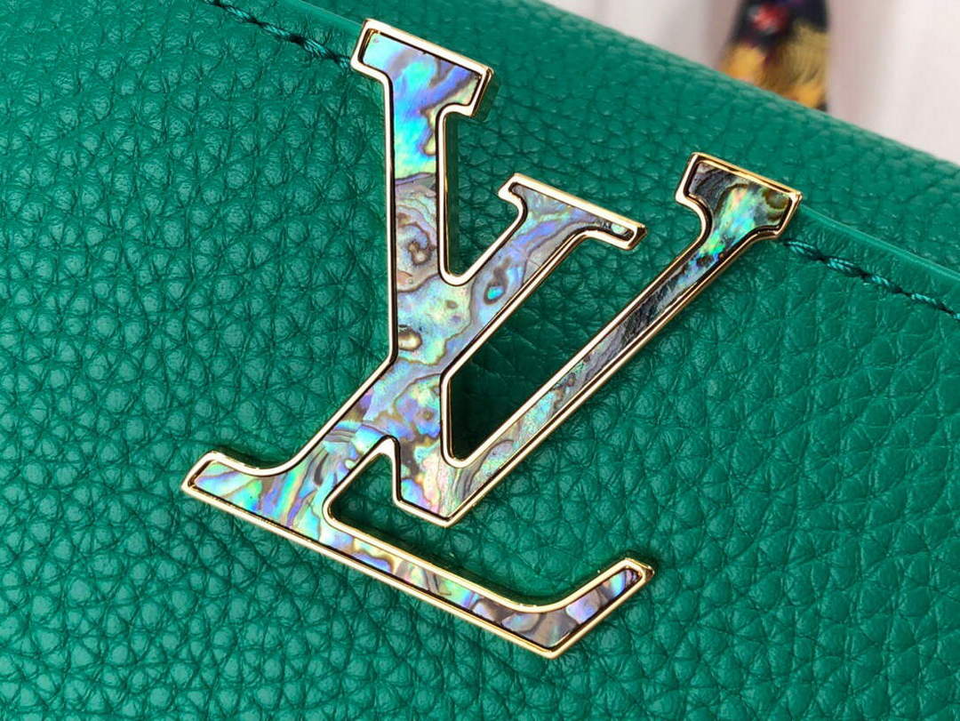 LV M56071 Louis Vuitton Capucines Mini Handbag Green