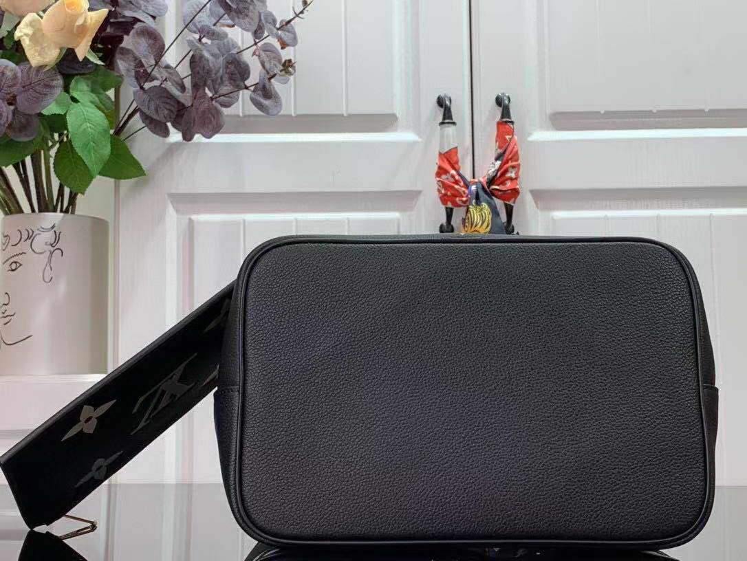 LV M44022 Louis Vuitton M45497 NONO Shoulder Bag Black