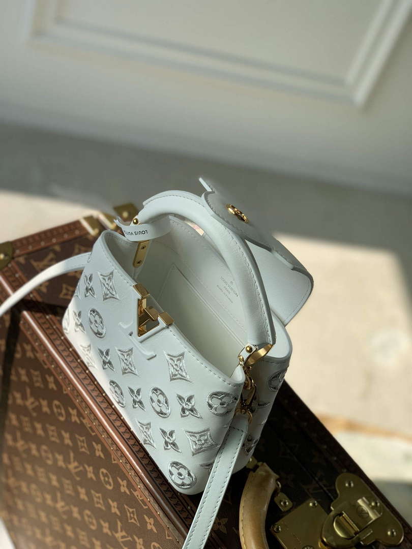 LV M22863 Louis Vuitton Capucines Mini Handbag White