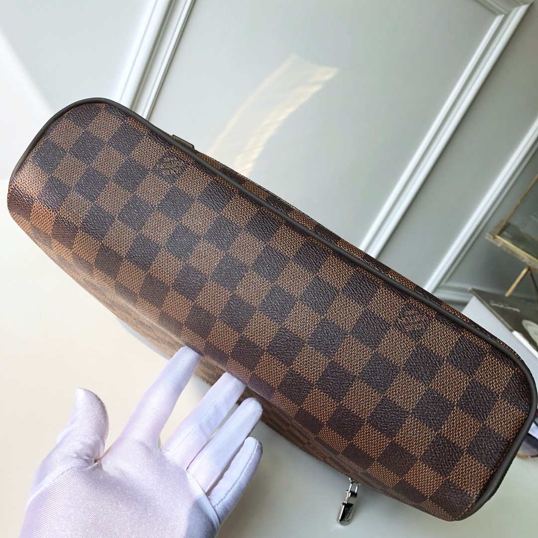 Louis Vuitton N41032 District MM Damier Eb��ne Bag