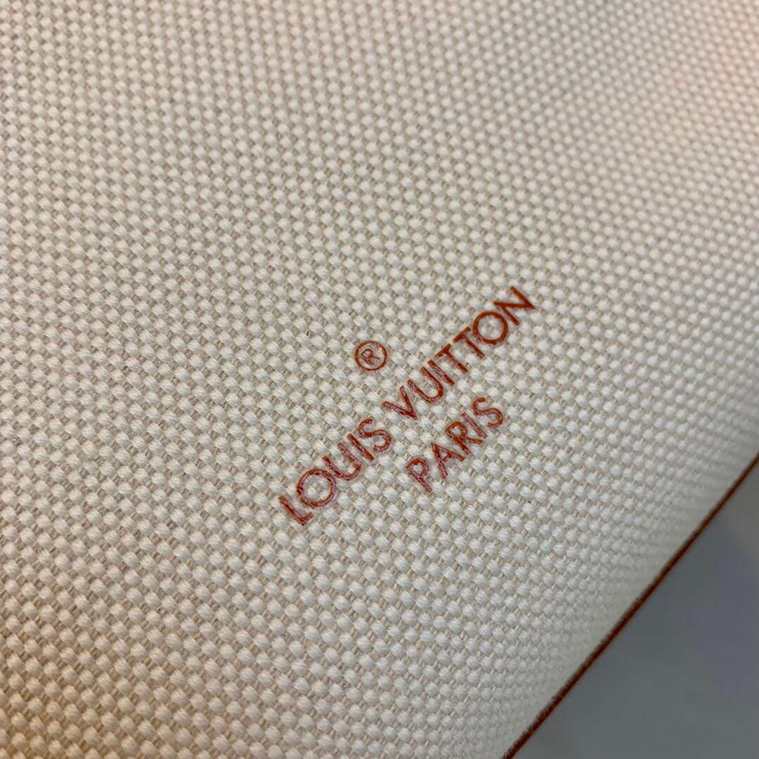 LV M59905 Louis Vuitton On My Side PM Tote Bag