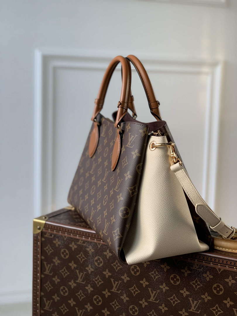 LV M46508 Louis Vuitton Vendme MM Bag White
