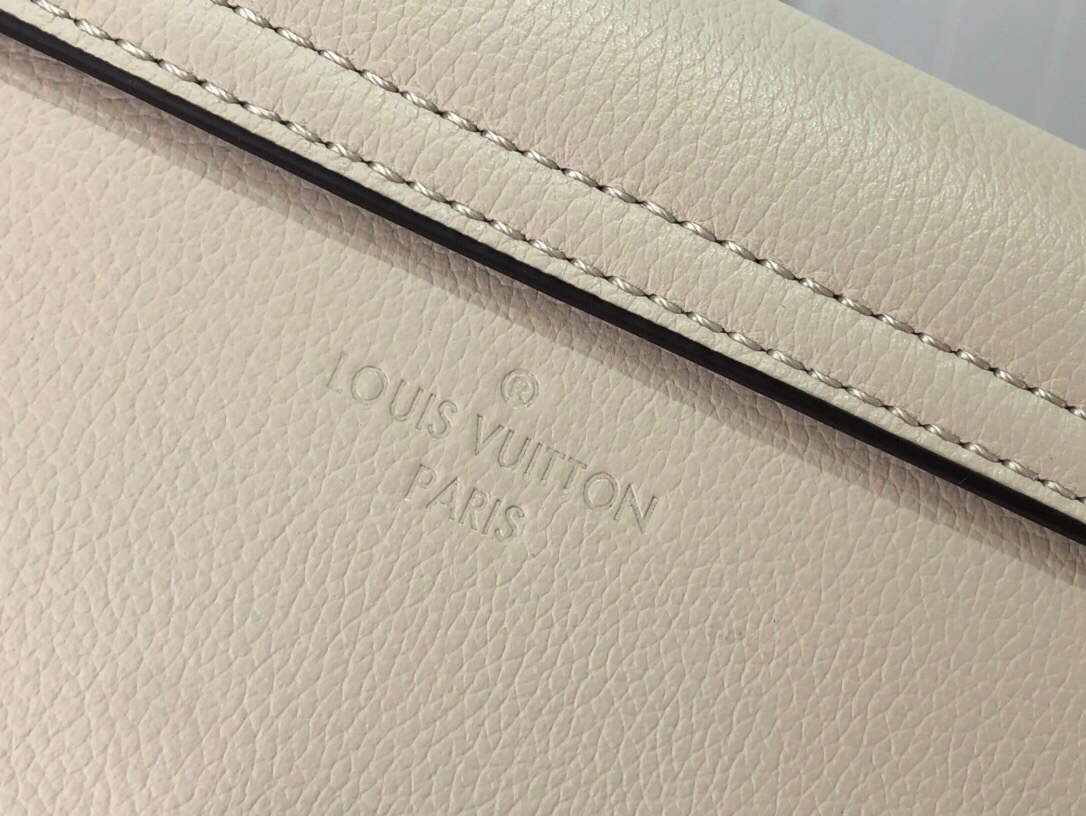 LV M59733 Louis Vuitton Lockme Tender Quartz White