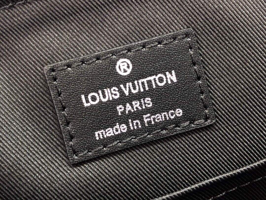 LV M58476 Louis Vuitton Christopher Messenger Bag Black M58475