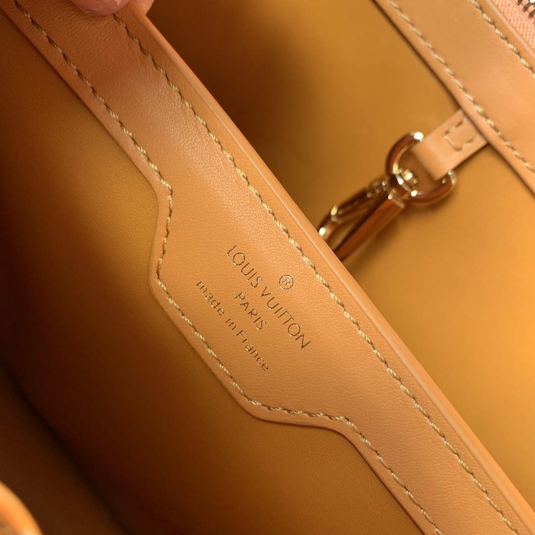 LV M22863 Louis Vuitton Capucines MM Handbag Saffron Yellow