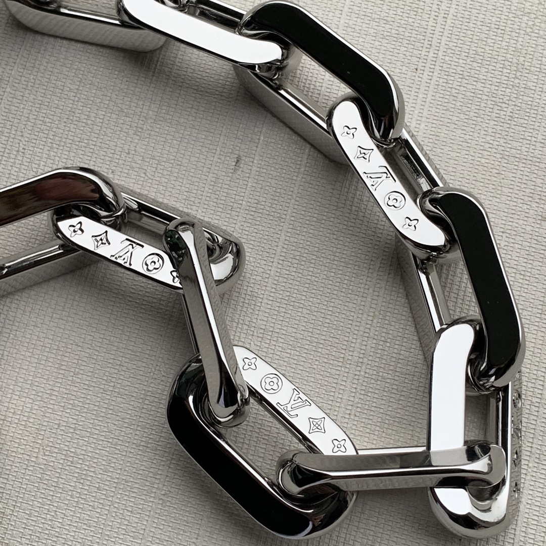 LV M57783 Louis Vuitton Coussin MM Embossed puffy Green Patent Leather