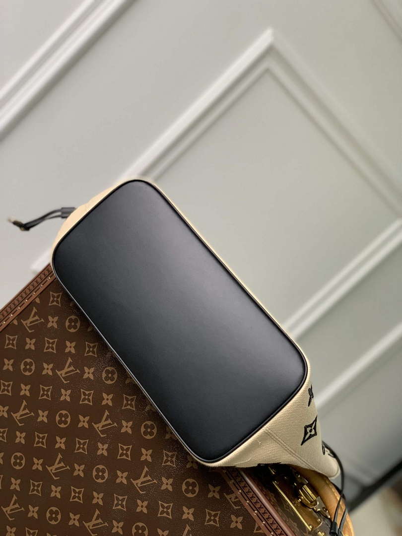 LV M22838 Louis Vuitton Neverfull MM Tote Bag Black