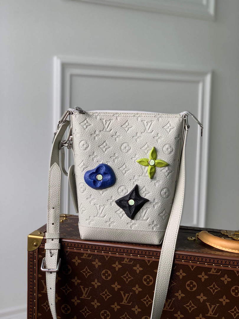 LV M20875 Louis Vuitton Hobo Cruiser PM Bag White
