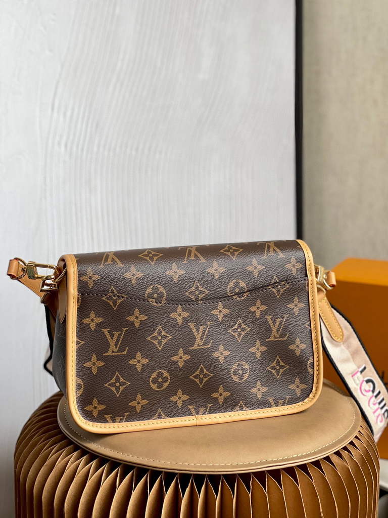 Louis Vuitton LV M45985 Diane Monogram Crossbody bag